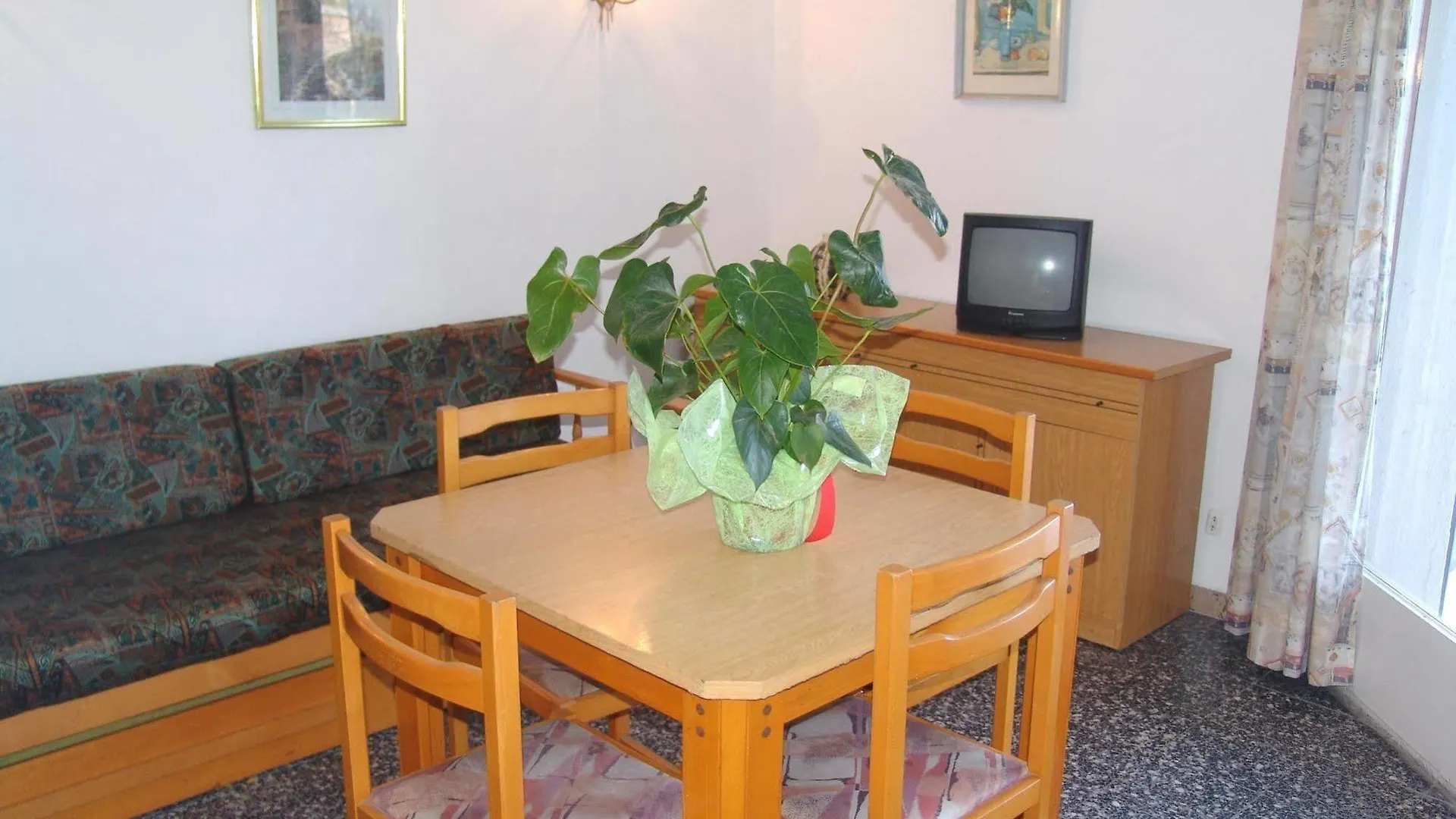 Estudios Zeus Aries Hotel Salou