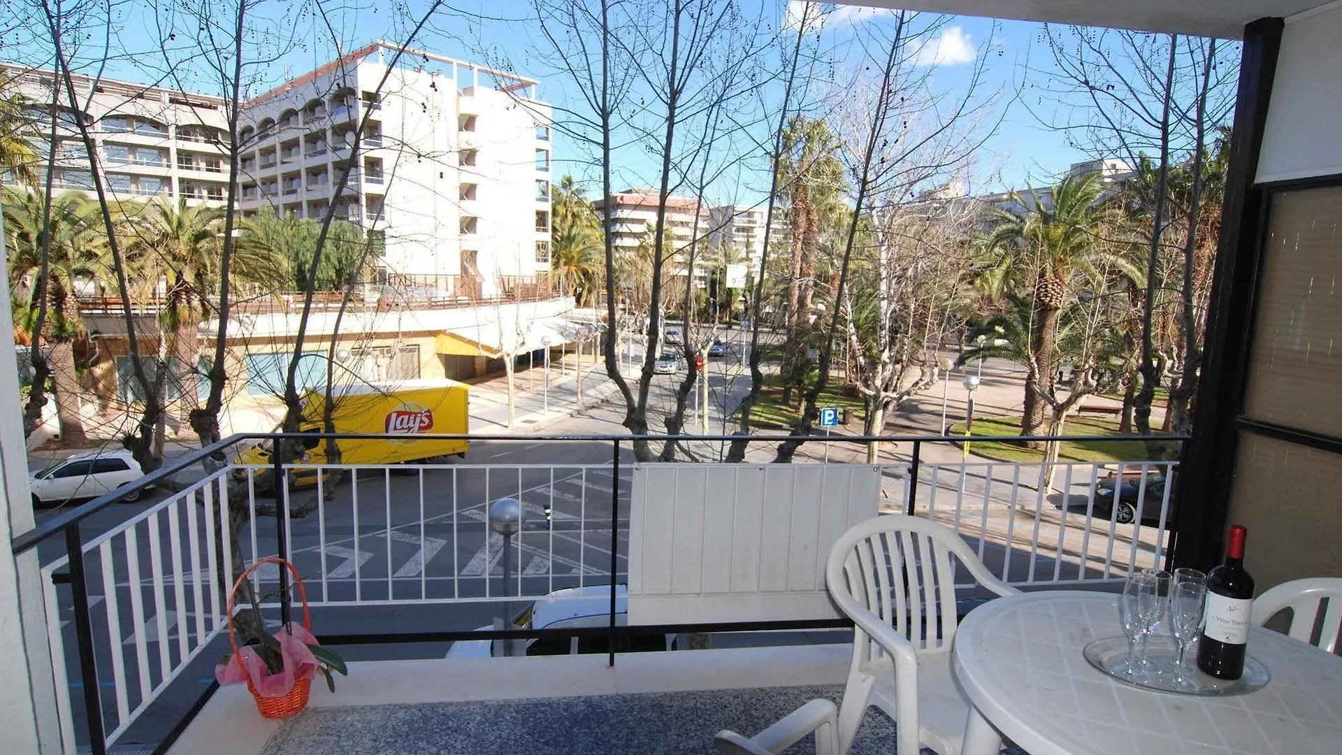 Estudios Zeus Aries Salou 0*,